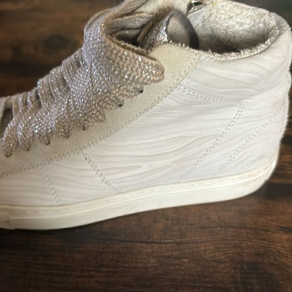 P448
Star White Zebra High Top Sneakers Size 36